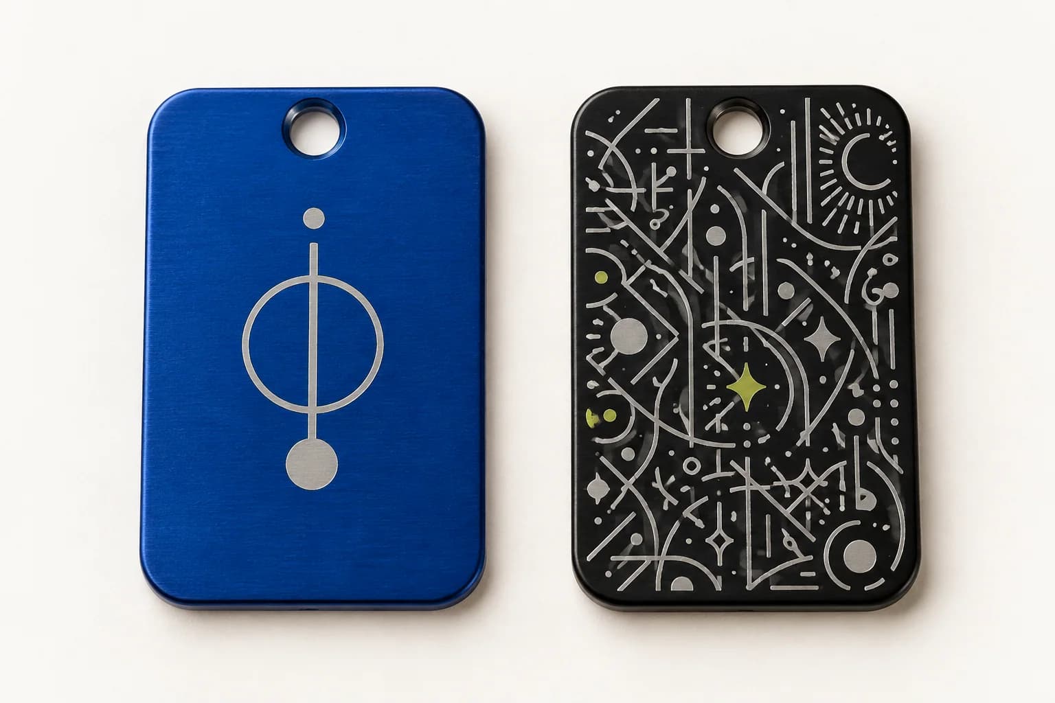 Spacious and overcrowded compositions compared on metal tags